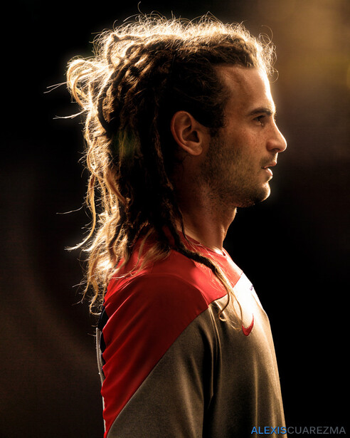  Embedding fstoppers-alexis-cuarezma-sports-illustrated-bts-aaron-brown-setup5.jpg
