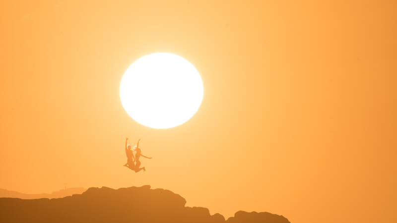 fstoppers-aaron-eveland-sunchasers-the-endless-summmer-surfer-sunset-aaron-brown-couple-1.jpg