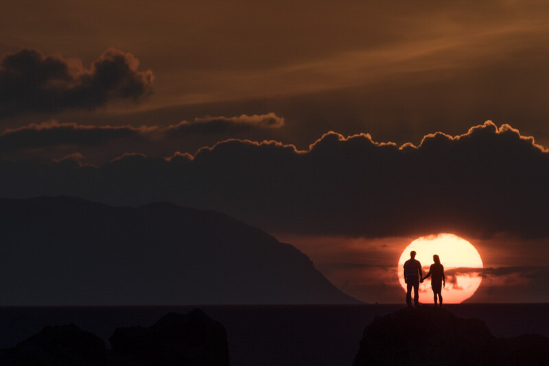 fstoppers-aaron-eveland-sunchasers-the-endless-summmer-surfer-sunset-aaron-brown-couple-5.jpg