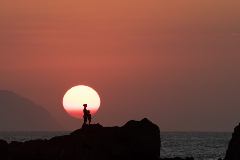 fstoppers-aaron-eveland-sunchasers-the-endless-summmer-surfer-sunset-aaron-brown-family-1.jpg