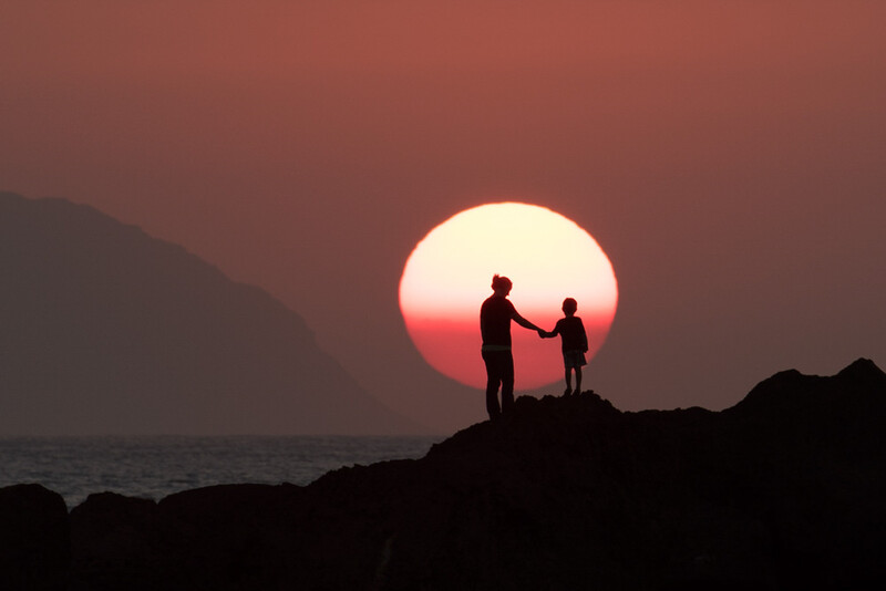 fstoppers-aaron-eveland-sunchasers-the-endless-summmer-surfer-sunset-aaron-brown-family-2.jpg