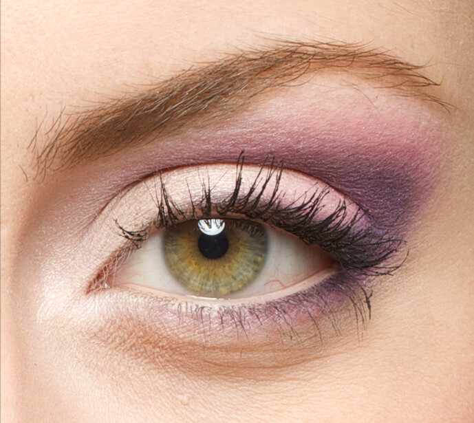 Eye brows waxing should be done 1-2 days prior to the shoot