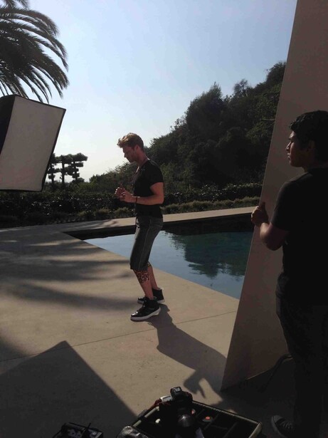 photographer-assistant-lighting-8