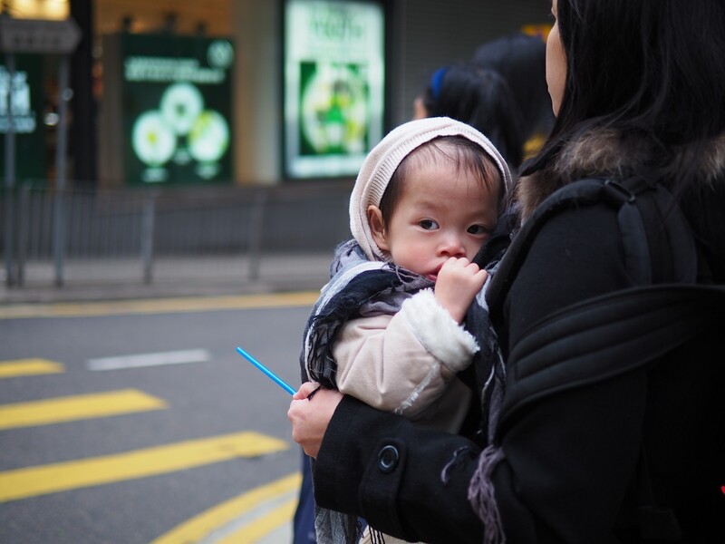 chinese-baby-street-photography-hong-kong