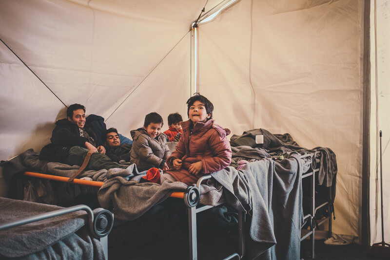 kids refugees on beds