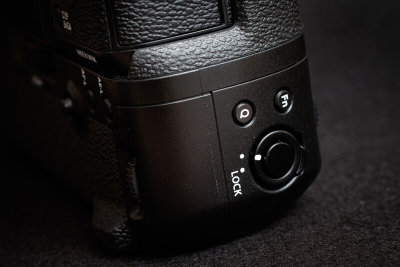 Fstoppers Reviews the Fujifilm VPB-XT2 Camera Grip | Fstoppers