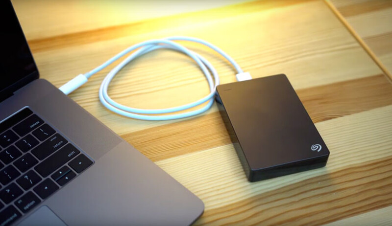 MacBook Pro 2016 with an external hard drive using a USB-C ending cable