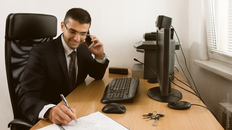 Business man calling on the phone