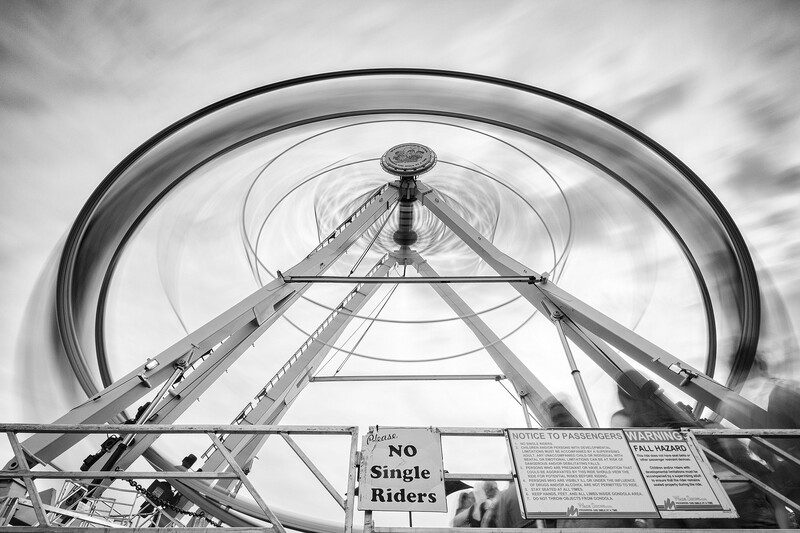 A long exposure of the ferris wheel at the New York State Fair. With a 10-stop ND filter, an exposure time of 20 seconds was possible even in broad daylight.
