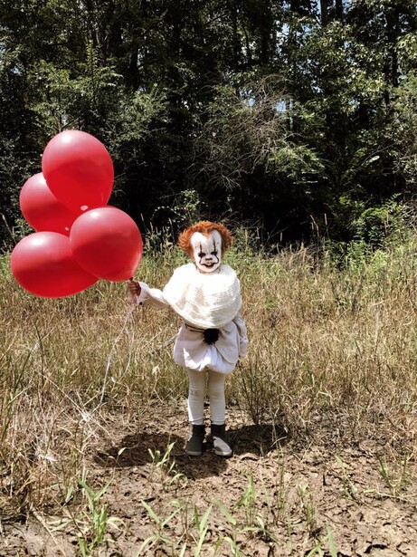 Eagan Tilghman recreates Pennywise from It movie