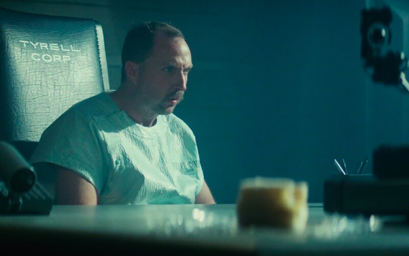 Scene from Blade Runner showing elongated highlights from the anamorphic lens