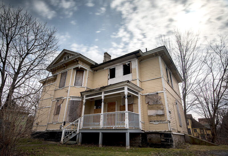 A long-exposure photo of an abandoned home in Syracuse for a story about lead paint hazards.