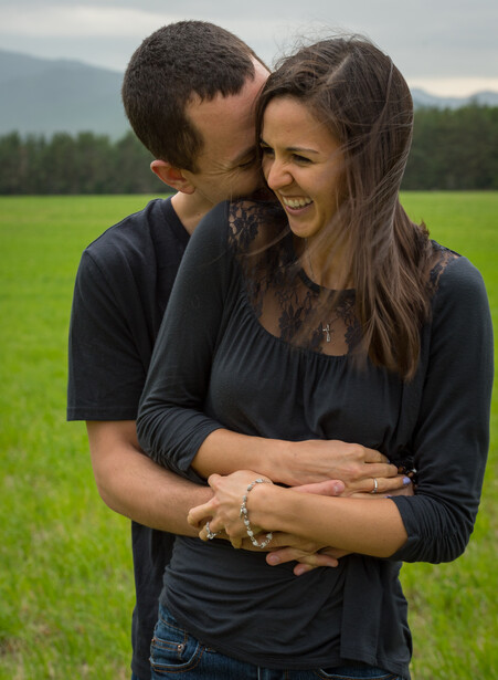 whisper-in-ear-couples-portrait-idea 