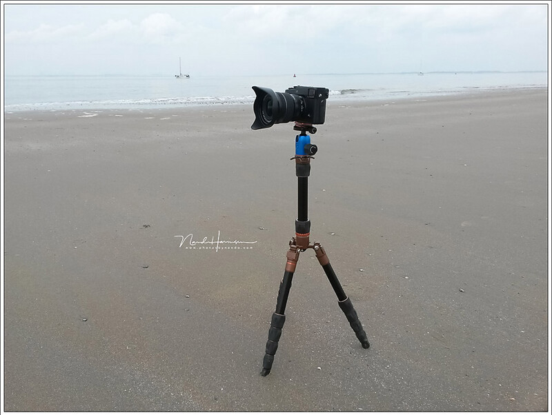 Using a tripod like this is not very wise. Don't use the center column unless you really really need to.