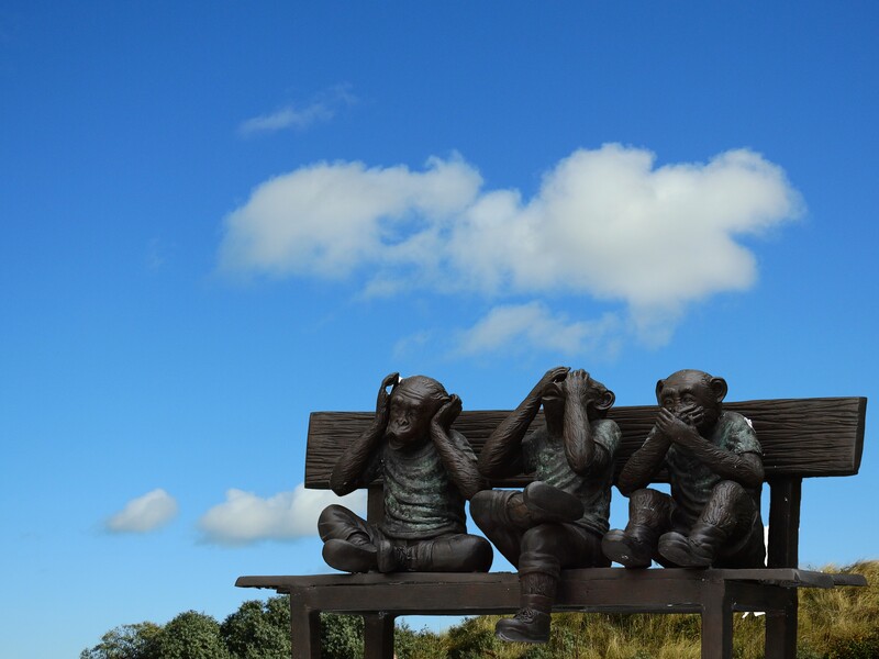 a bronze sculpture of the three evils monkeys