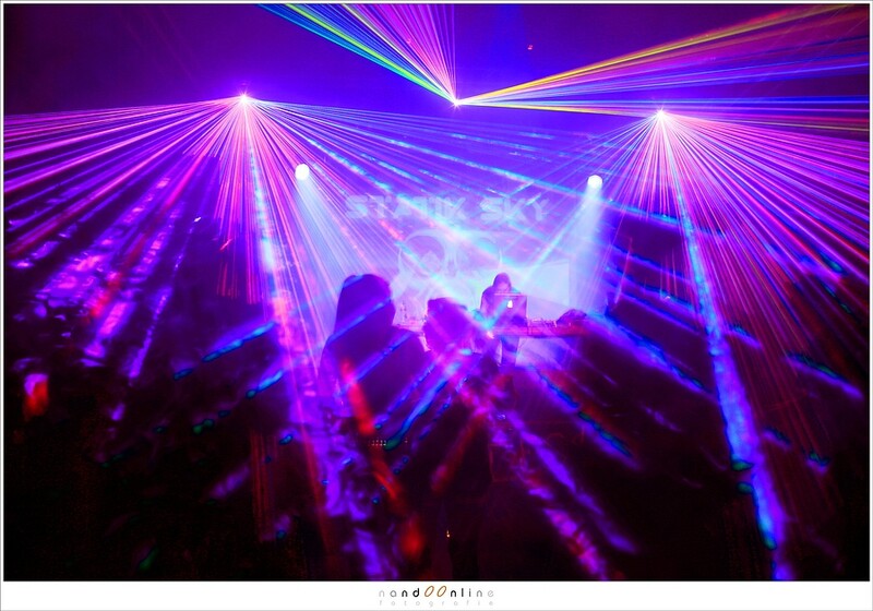 Another try capturing lasers during the concert with long exposure. Perhaps its this shot when things went wrong. Who knows... All I know a laser burned a hole in my sensor during this night (EOS 5D mark III + EF35L | ISO400 | f/5.6 | 1/2 sec)
