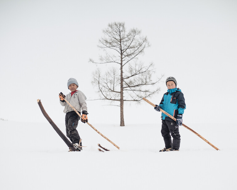 native-chinese-skiers-jordan-manley-photograph 