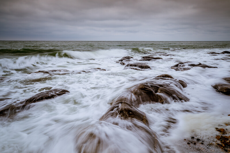 Choosing an exposure time that is not that long, the movement of the water becomes visible. It is a much more dynamic picture.