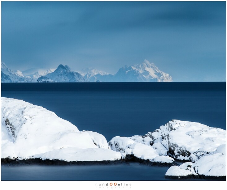 Rough water surfaces can be smoothed out completely if you make the exposure time long enough. Moving clouds are also affected, of course. (Canon EOS 1Dx + EF100-400L @ 200mm | ISO100 | f/8 | 122 sec with Lee Big Stopper)