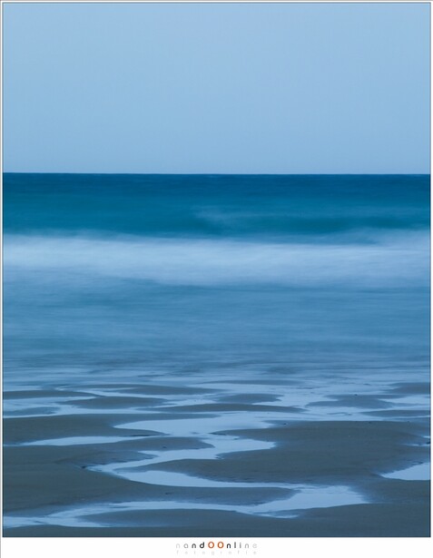 The North Sea at Opal Coast, shot with a long exposure to make the image a bit abstract. I did not use a ND filter because it was twilight already. (EOS 5D mark IV + EF70-200L @ 200mm | ISO50 | f/22 | 8 sec without any ND filter)