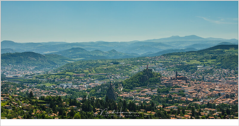 A view upon the city of Le-Puy-en-Velay at the Auverne. It is an impressive view when standing on the mountain top. But the image shows way too much. There is no clear subject to be found, so I keep on wandering around the picture. (EOS 5D mark IV + EF70-