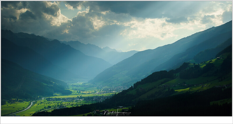 The mountain slopes and the rays of light guide the viewer towards the valley, which I find to be the subject in this image. (Sony A9 + Canon EF70-200L @ 70mm | ISO400 | f/2,8 | 1/4000)