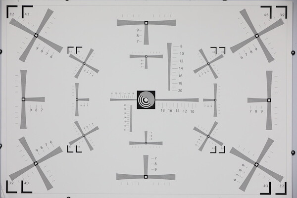 Image showing the aperture opened up and essentially zero effect on image quality from the fly. An entire fly. Image via Lensrentals.com, 2019.