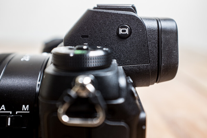 On the side of this Nikon Z 7 there is a small button to switch between the EVF and the LCD screen, or turn the monitor in the viewfinder completely off.
