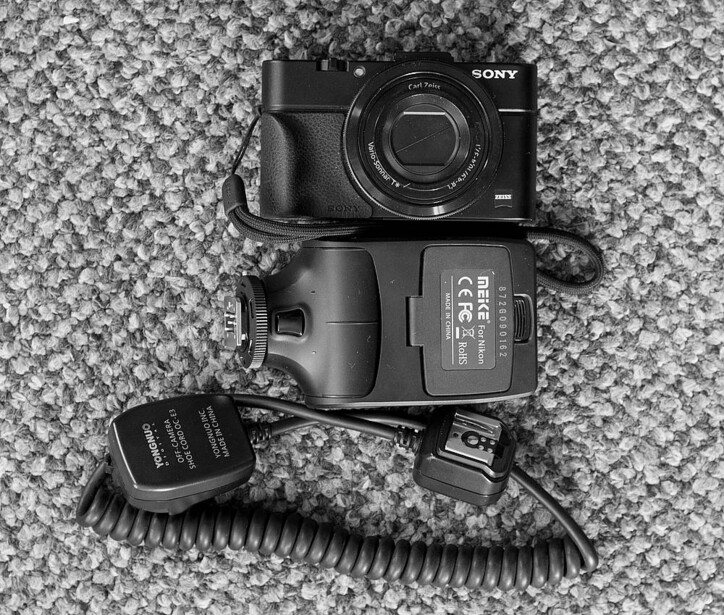 Minamalist off-camera lighting. A Sony RX100MII, Meike MK320 and cable.