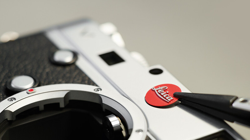Leica Q badge being removed
