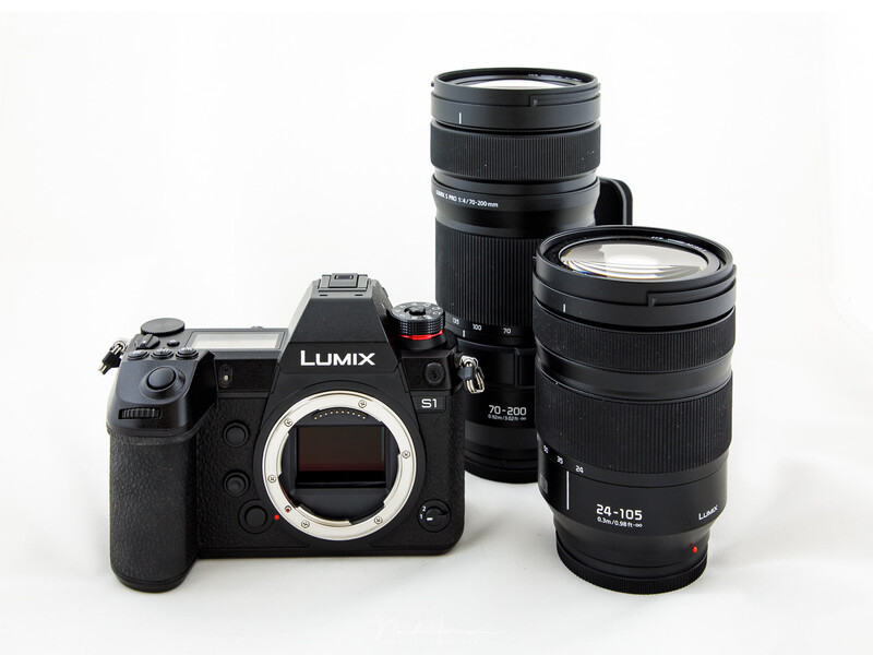 The basic two lenses, a 24-70mm and a 70-200mm is a good starting set for sports. Depending on the kind of sport you can make the set more specialized. A large aperture can help freezing motion. The two lenses in this example are f/4 lenses. A f/2,8 is pr