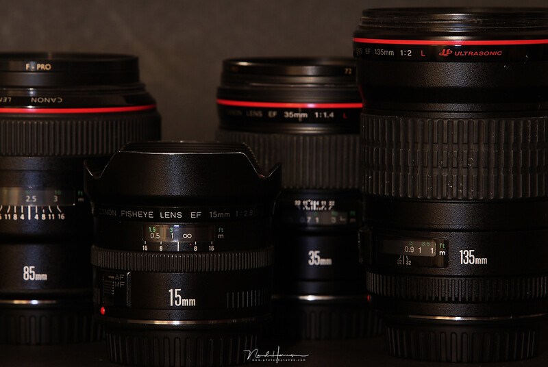 When using primes, you can end up with a lot of lenses of you want to cover a large range of focal lengths. And you will need to changes lenses more often than with zoom lenses. 