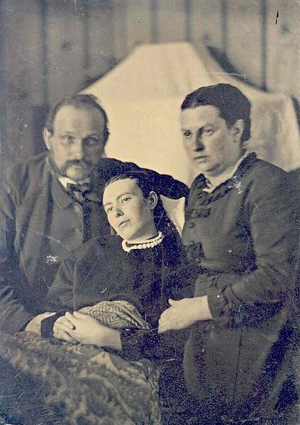post mortem family portrait