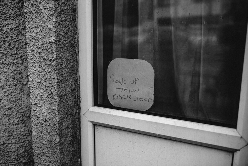 A be right back sign on a front window