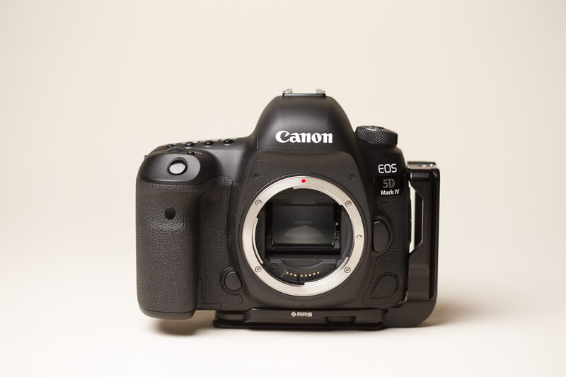 The menu and touchscreen functionality of the EOS 5D mark IV is perfect for me.