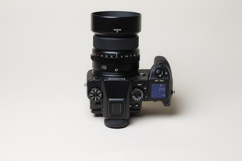 I love those dials, and the aperture ring. 