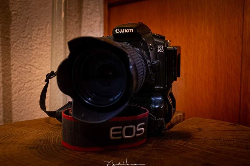 My first digital DSLR, a wonderful machine with 8,5 megapixels. Complete withc battery grip and L-bracket, which I used already back in those days.
