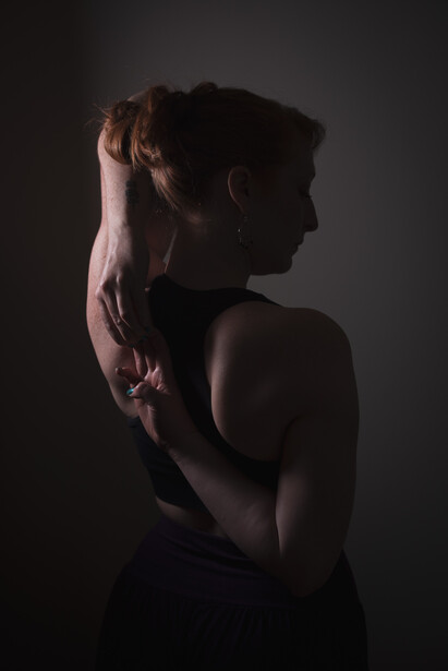 Example of lighting technique with hands