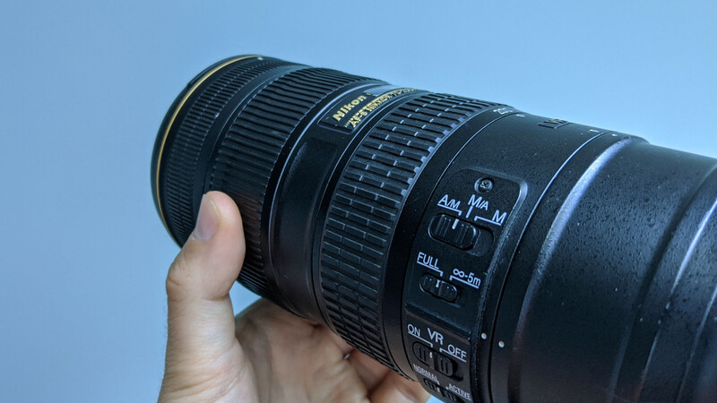Manual focus using lens