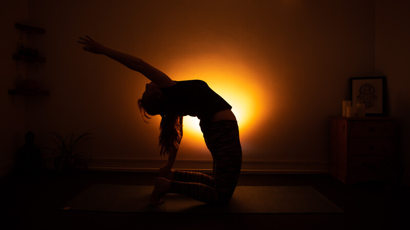 Backlighting action posture example
