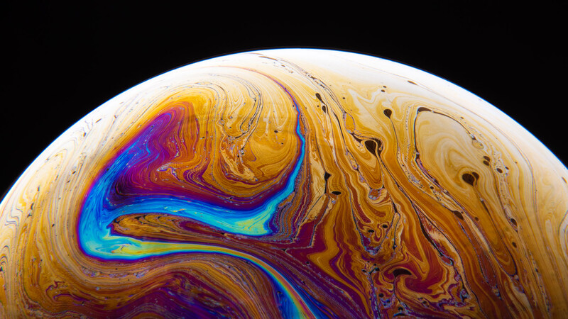 Turbulent bubble and irridescence