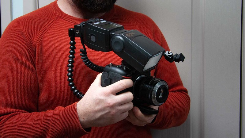 Flash bracket holding flash gun