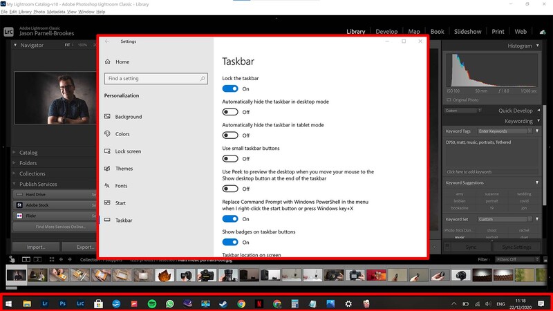 Hide the taskbar in Windows 10