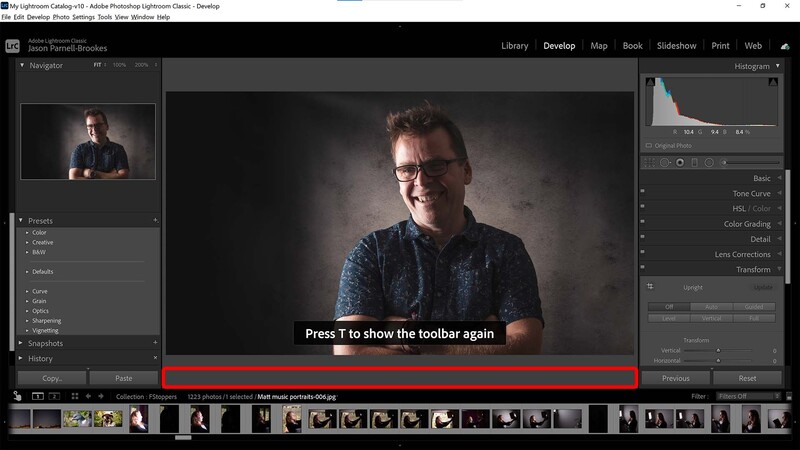 Hide/show the toolbar in Lightroom