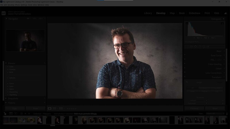 Lights out mode in Lightroom