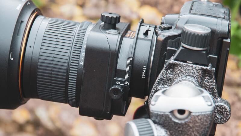 Negative shift on tilt shift lens