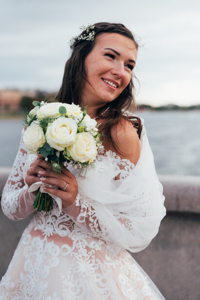 A bride holding her flowers