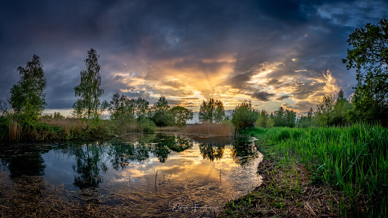 How much resolution do you need? If you need almost 400mp, you will have to use pixel shift and merge the images yourself. It can't be done in-camera. (Sony A1, FE11-24mm at 12mm, ISO 200, f/11, 1/100 s, panorama with three images)