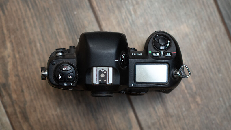 Nikon F100 weight and size