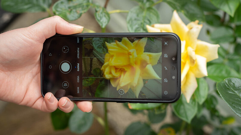 Autofocusing up close on smartphone